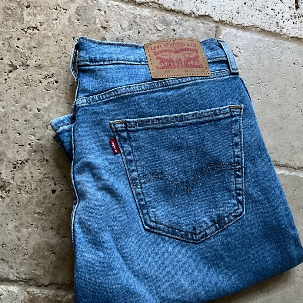 Mens Levi jeans 505. 34/32